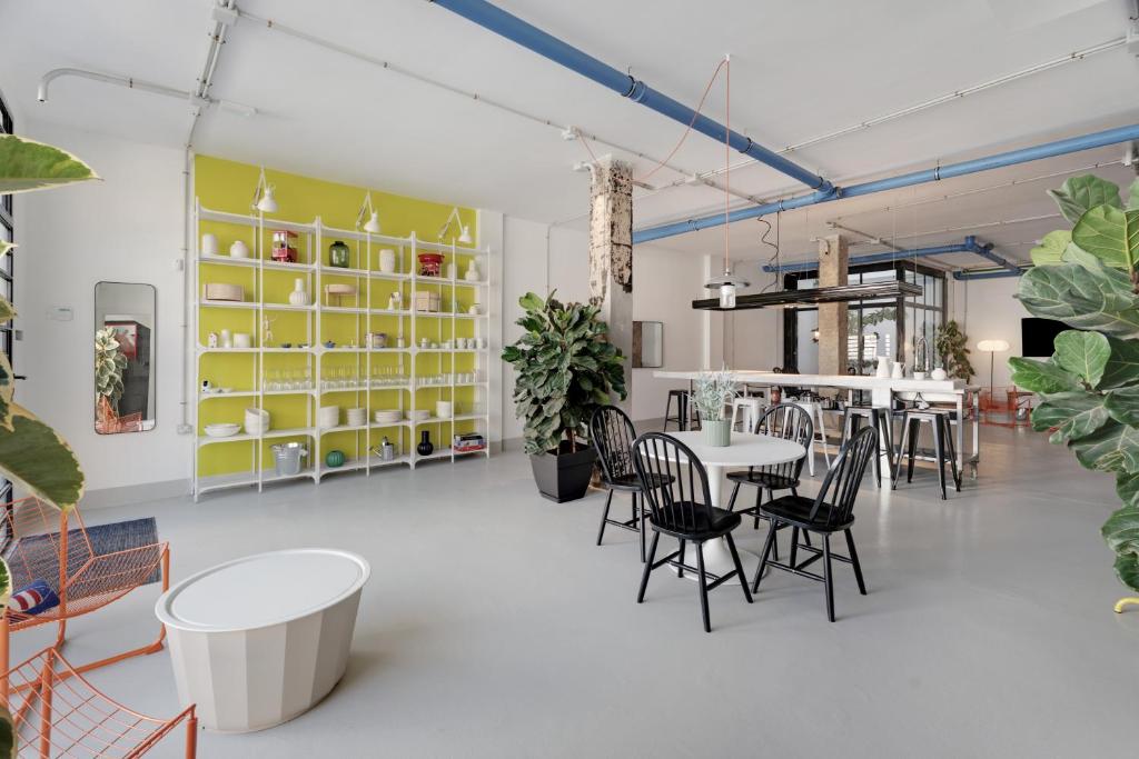 Shared kitchen and dining area at Pescado Salado CoLiving