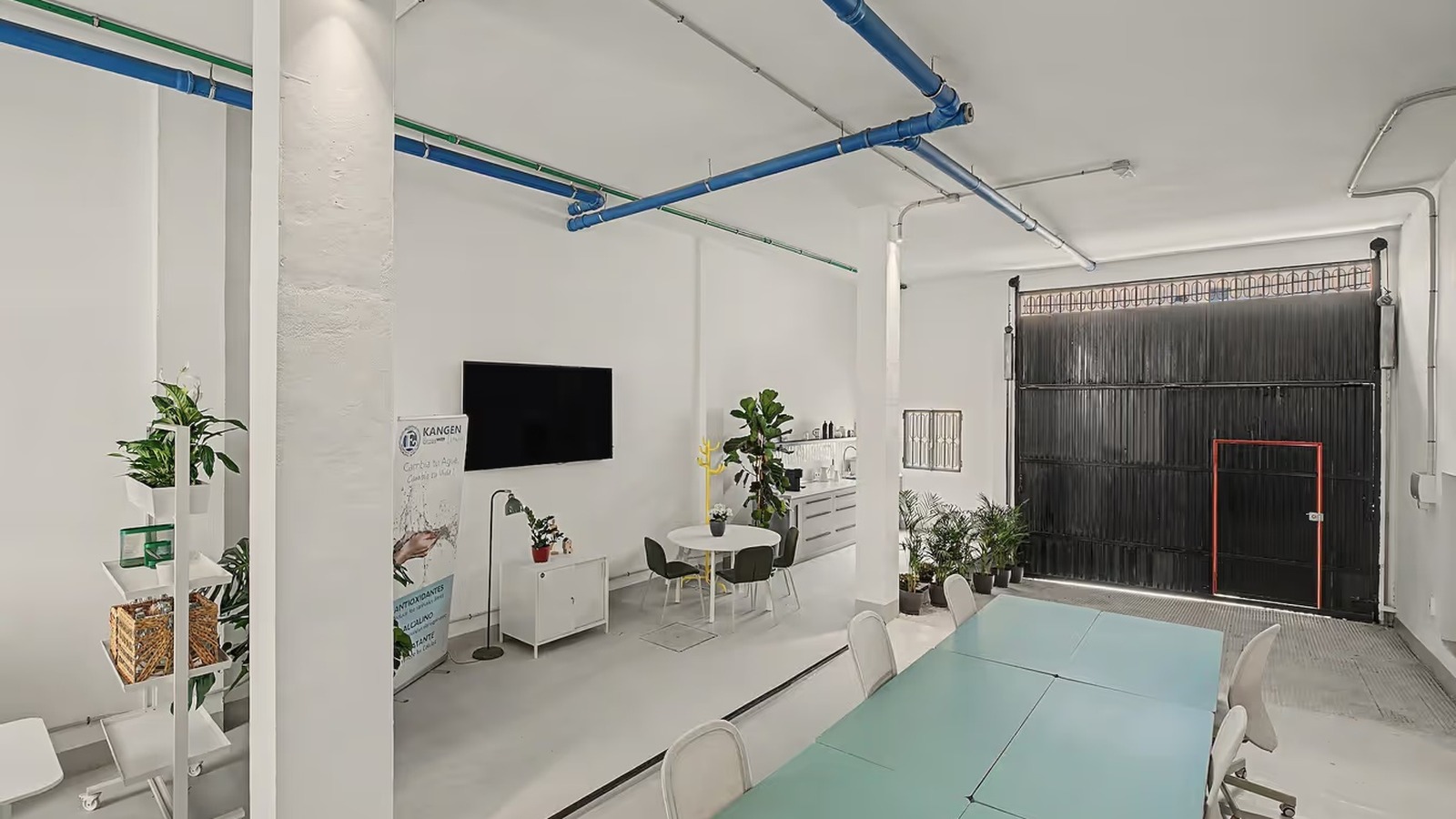 Coworking and meeting space at Pescado Salado CoLiving