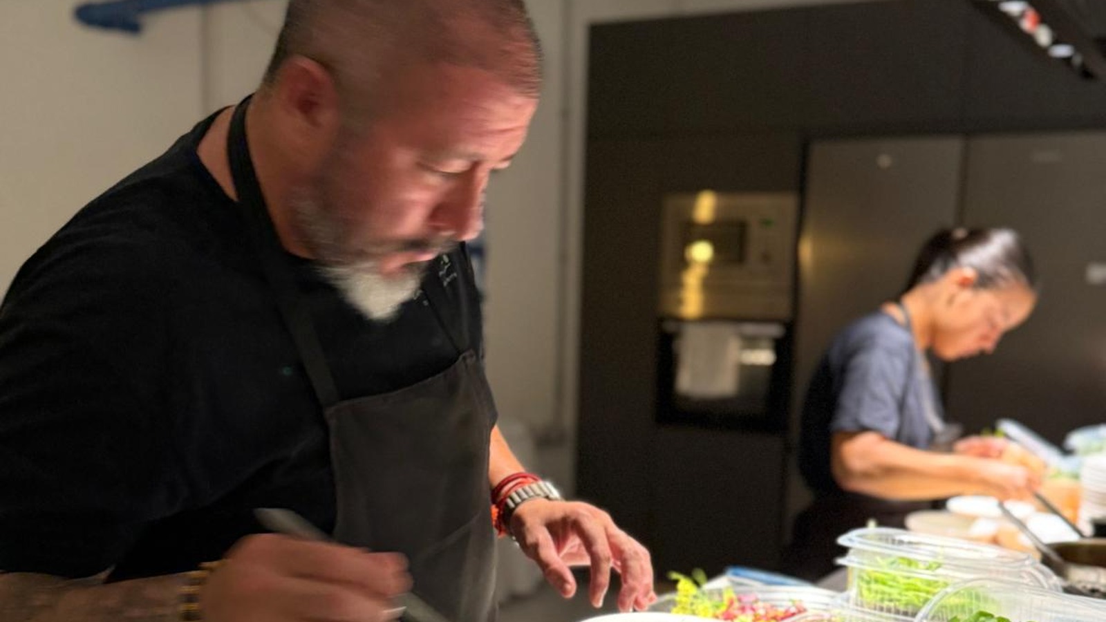 Private chef preparing a gastronomic event at Pescado Salado CoLiving